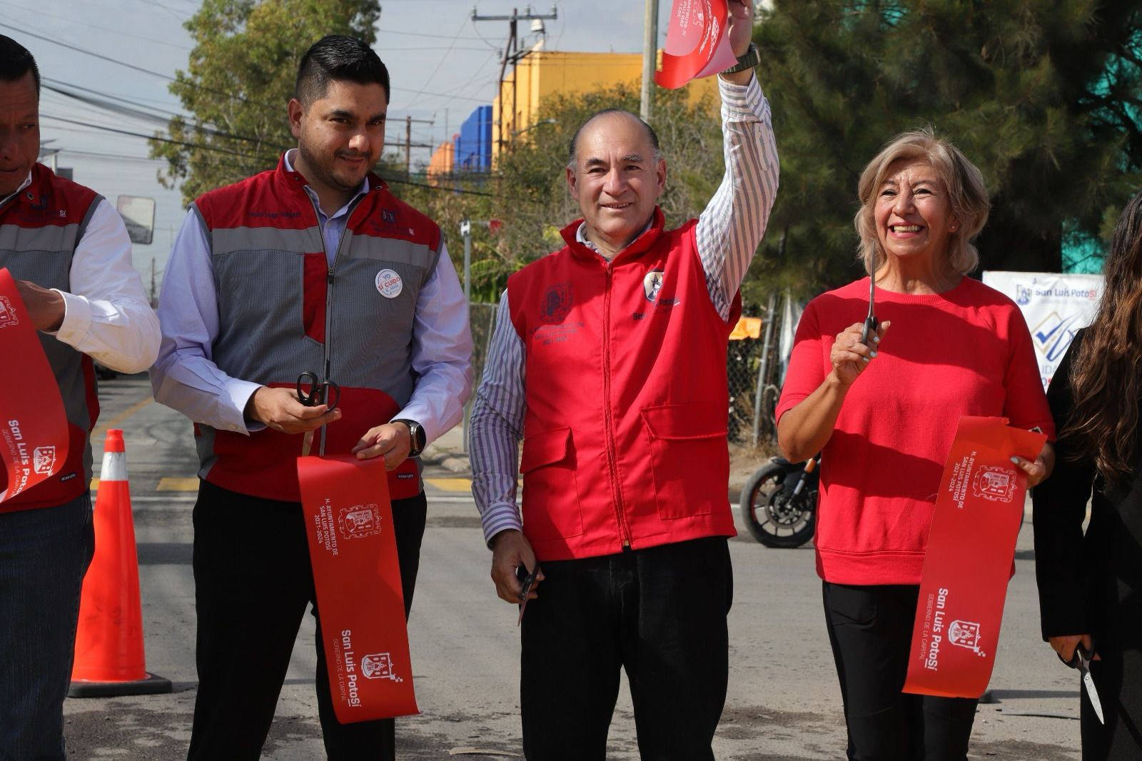 Con un intenso ritmo de trabajo, siguen los inicios y entregas de obras; antes de que termine el año comenzarán 18 nuevas regeneraciones viales.