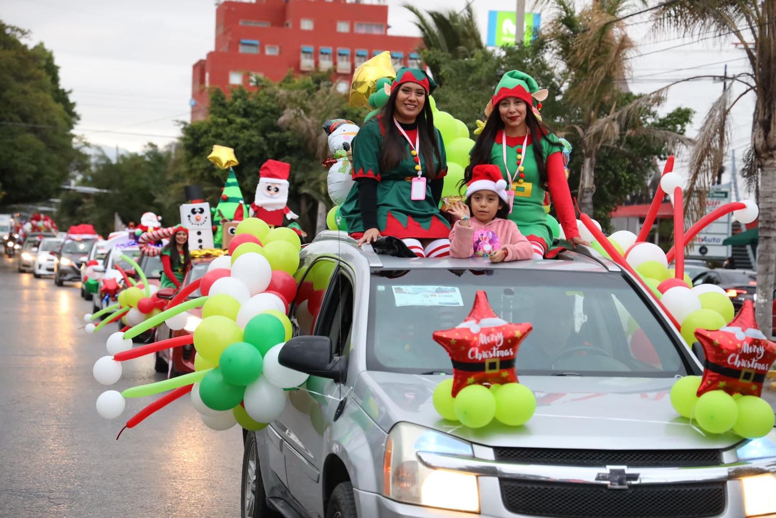 Con más de 50 vehículos alegóricos llegó la magia de la navidad, para brindar alegría a las familias de los rincones más apartados del Estado