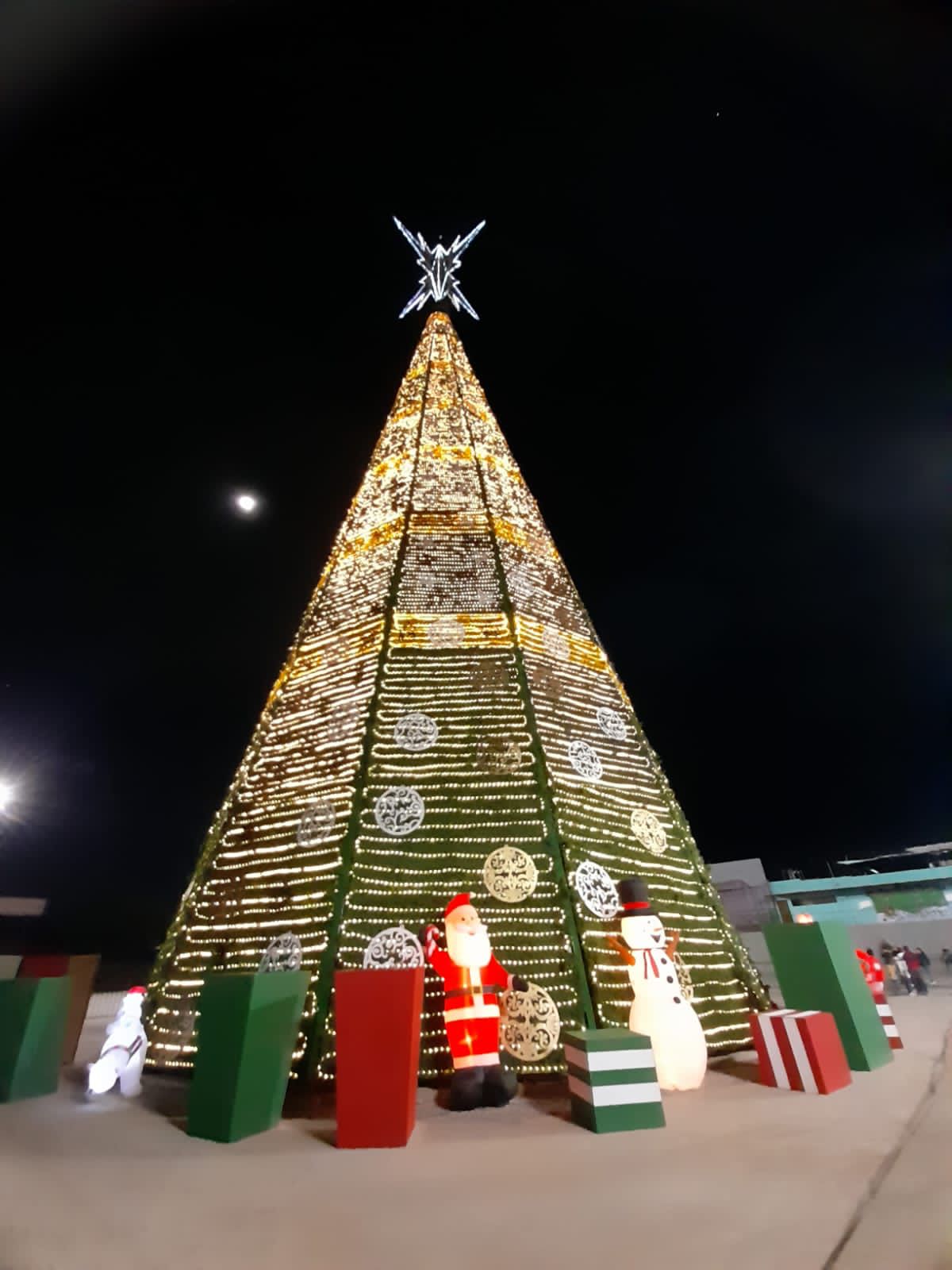 En colaboración con Coca Cola se ofrecerá un espectáculo navideño para el disfrute de las familias potosinas