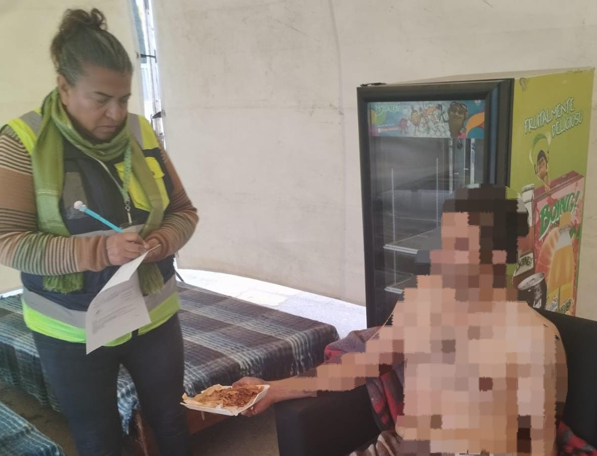 Se ha brindado ayuda a 43 personas, en su mayoría hombres, quienes recibieron cobijas, comida y la posibilidad de resguardo.