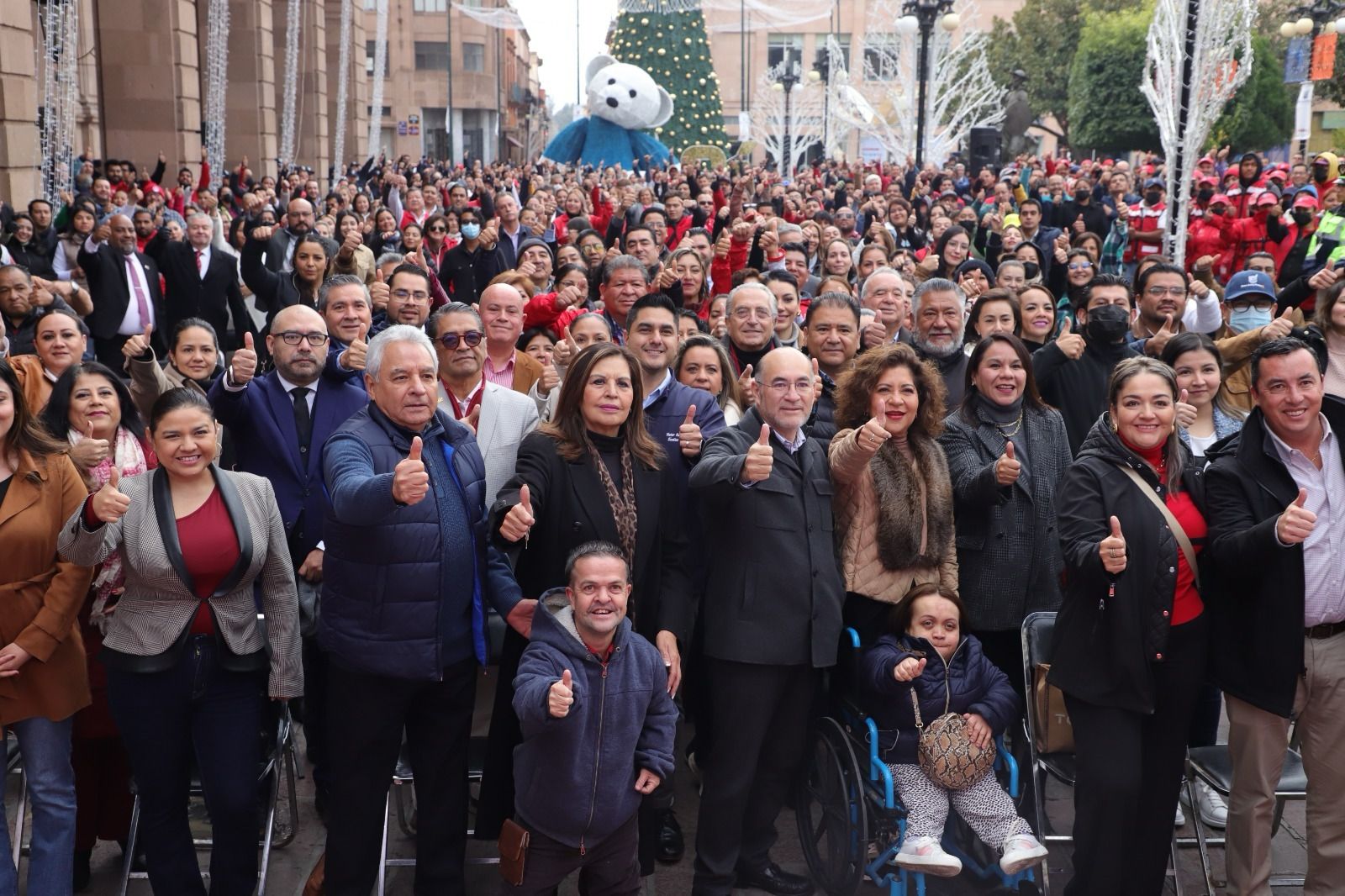 Convocó a todos los trabajadores municipales a realizar su mejor esfuerzo para mantener a la ciudad en la ruta del desarrollo.