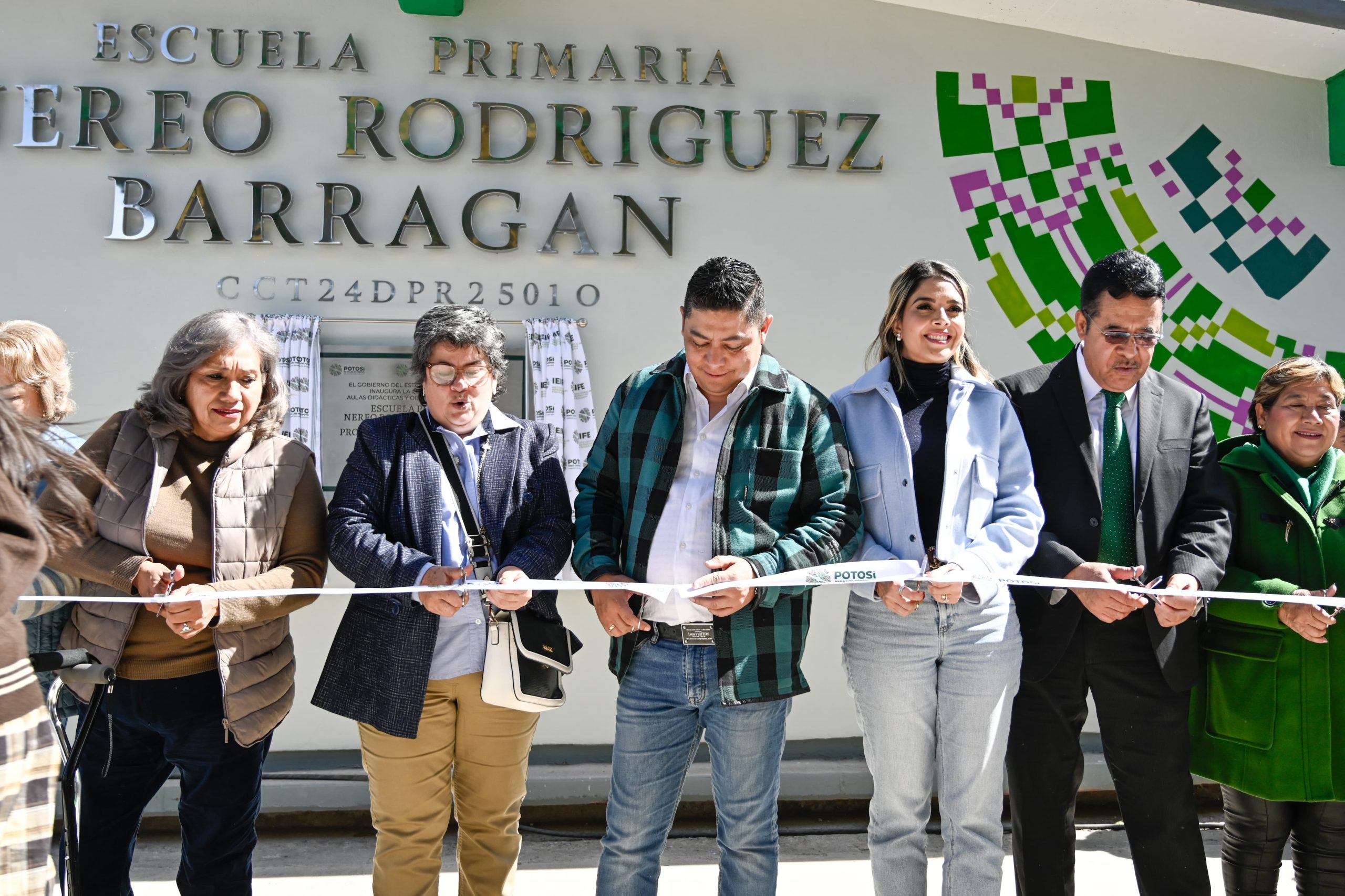 La comunidad educativa de un plantel en Quintas de la Hacienda, reconoció el trabajo del Gobernador