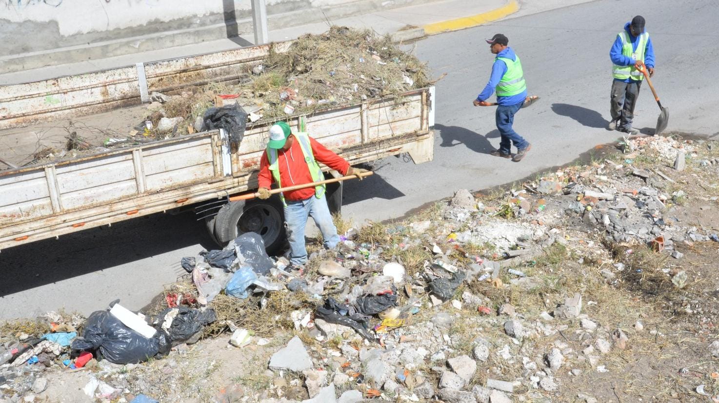 Se intervienen con limpieza total  en 14 rampas y puentes, desde la colonia San Felipe hasta el Circuito Potosí oriente