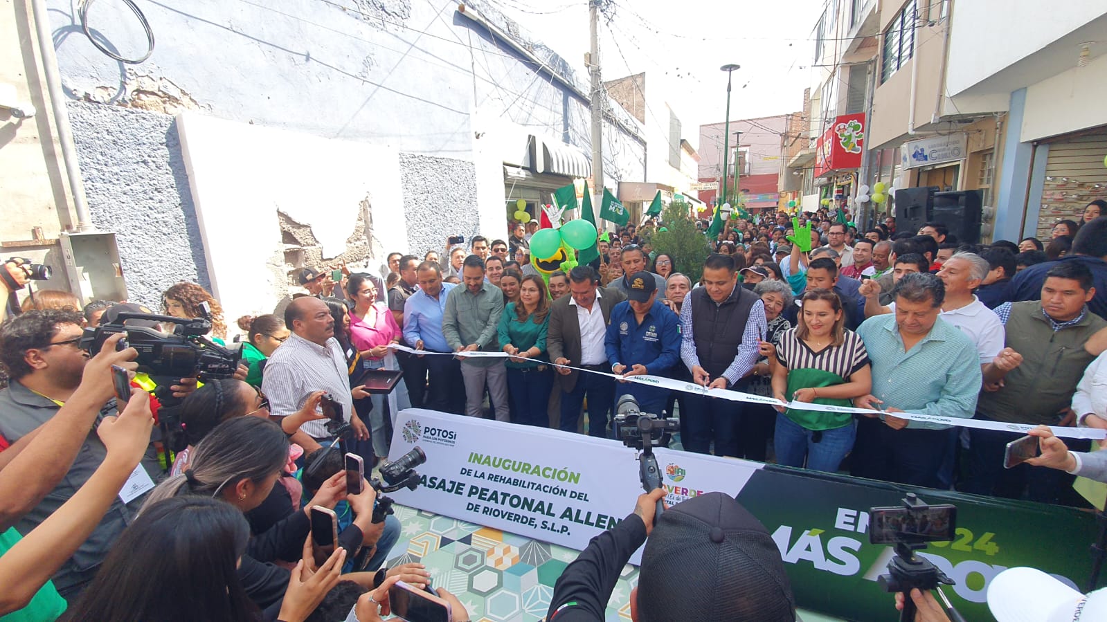 Gobernador Ricardo Gallardo y alcalde de Rioverde Arnulfo Urbiola, inauguraron la Modernización de calle Morelos