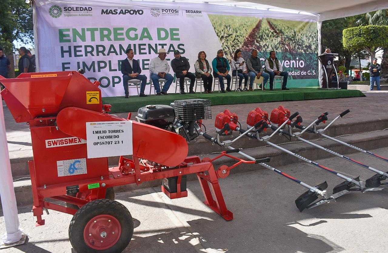 Leonor Noyola afirmó que diariamente seis pipas son las que entregan el vital líquido, ante la falta de agua y omisión del organismo INTERAPAS.