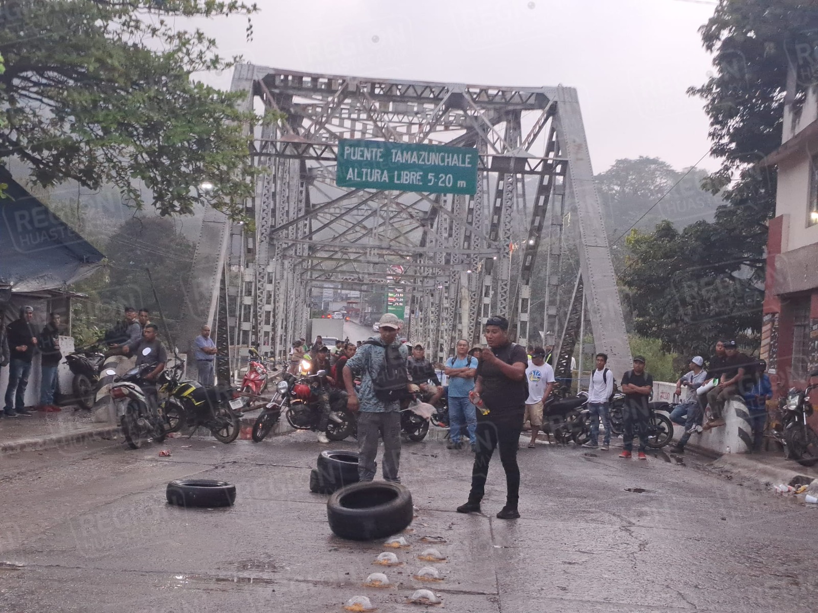 UASLP campus Huasteca Sur y el CBTIS, suspendieron clases este jueves 29 de febrero debido al bloqueo carretero