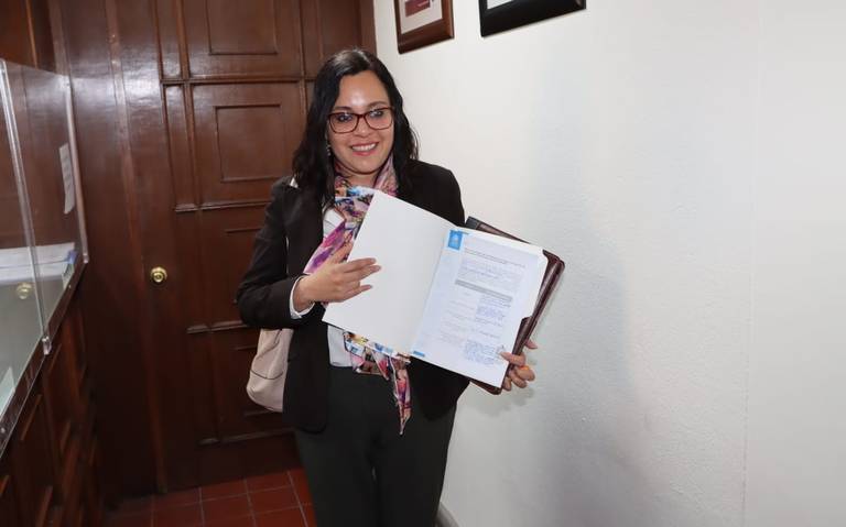 Guadalupe Briano se registra para contender por la rectoría de la UASLP