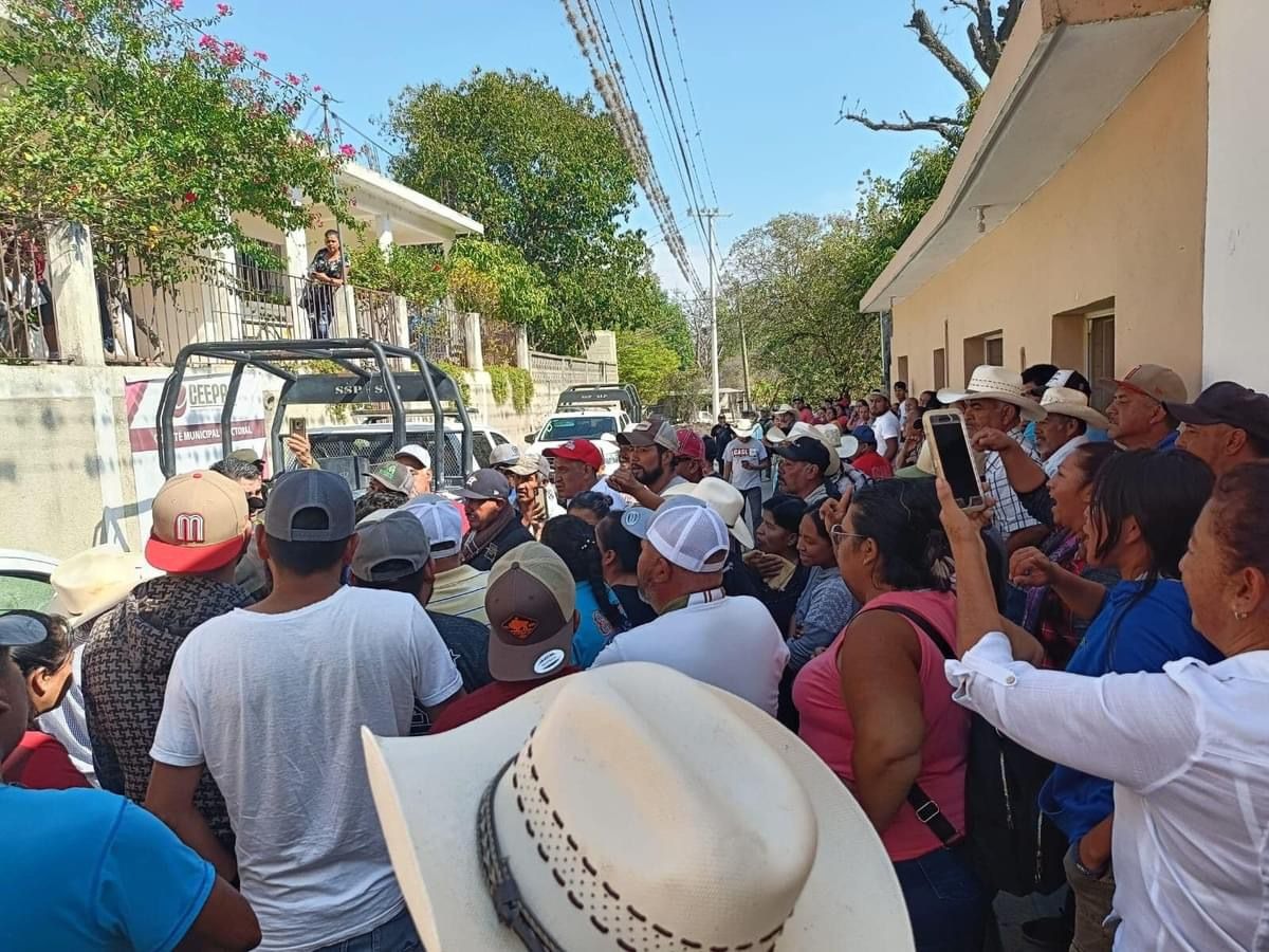 Habitantes de Alaquines Impiden Traslado de Paquetes Electorales para Recuento