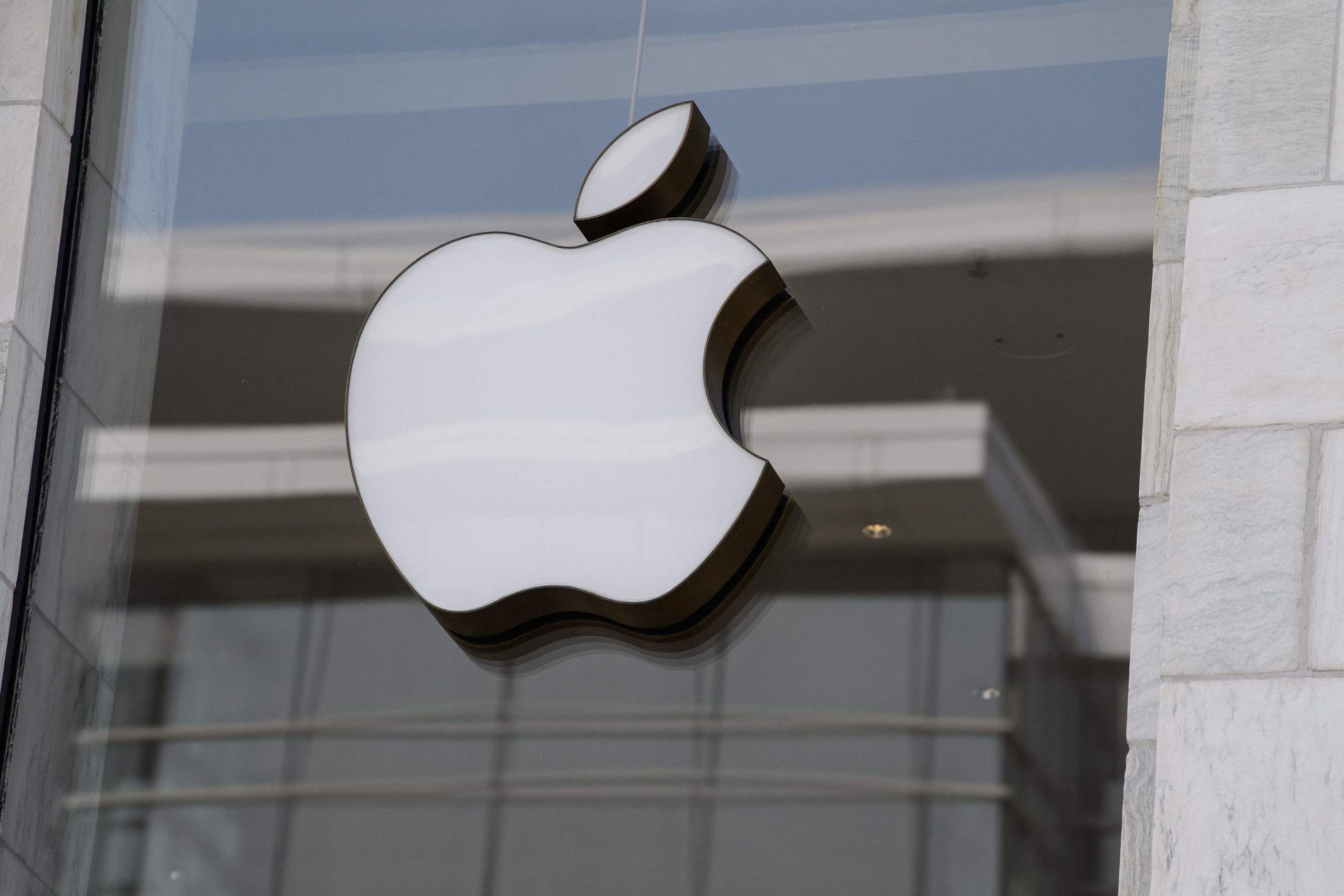 Hombre Británico Demanda a Apple por Revelar Infidelidades a través de iCloud