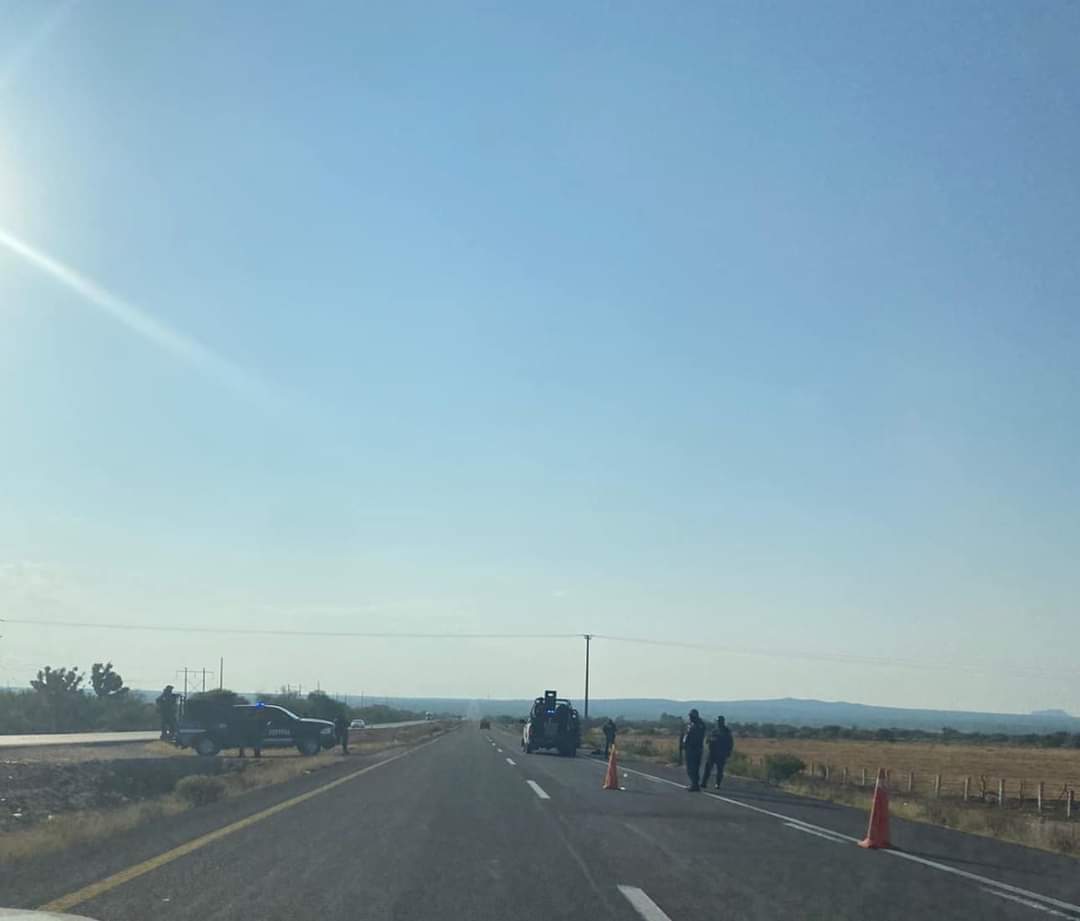 Encuentran hombre decapitado y maniatado en carretera Zacatecas