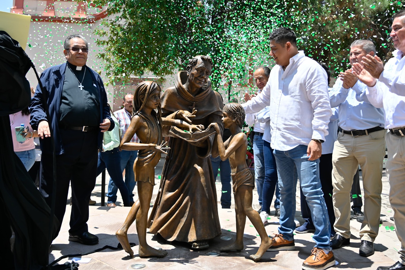 Ricardo Gallardo Cardona devela estatua de fray diego de la magdalena