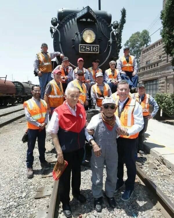 Sirvió al ferrocarril 60 años; le rindieron homenaje con la Emperatriz