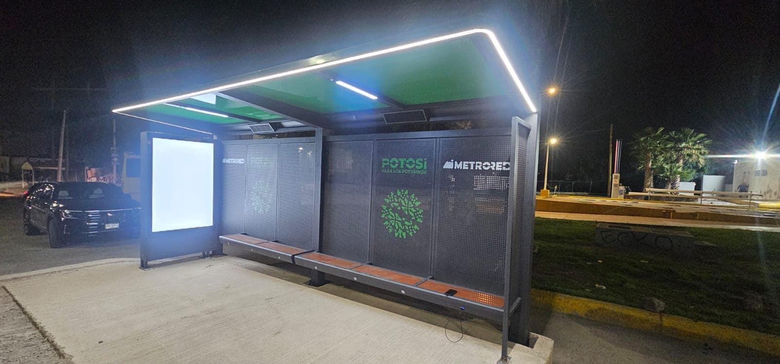 Avanza instalación de paradores de metrored en circuito potosí