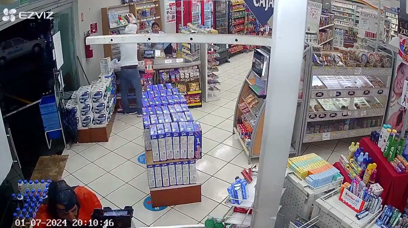 Brutal Asalto en Farmacia de Uruapan Deja una Mujer Muerta y Otra Herida