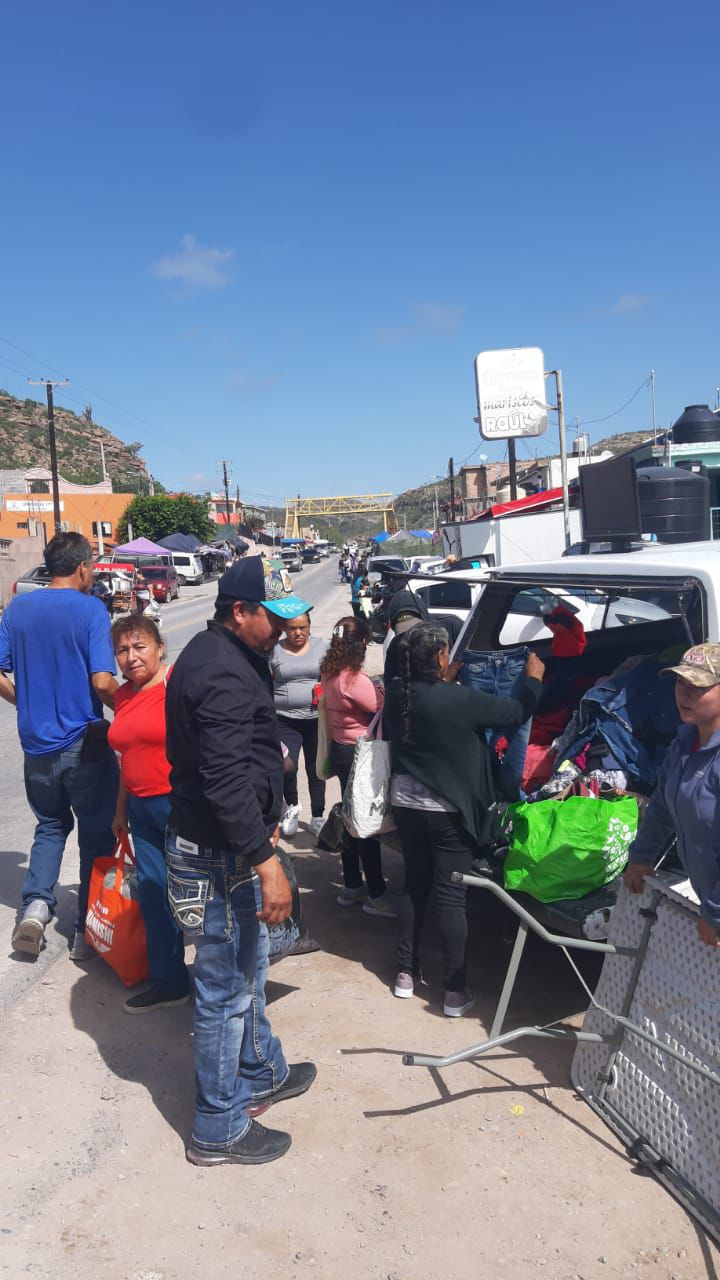 Este domingo fueron retirados 36 comerciantes que se instalaron a un costado de la carretera a Guadalajara.