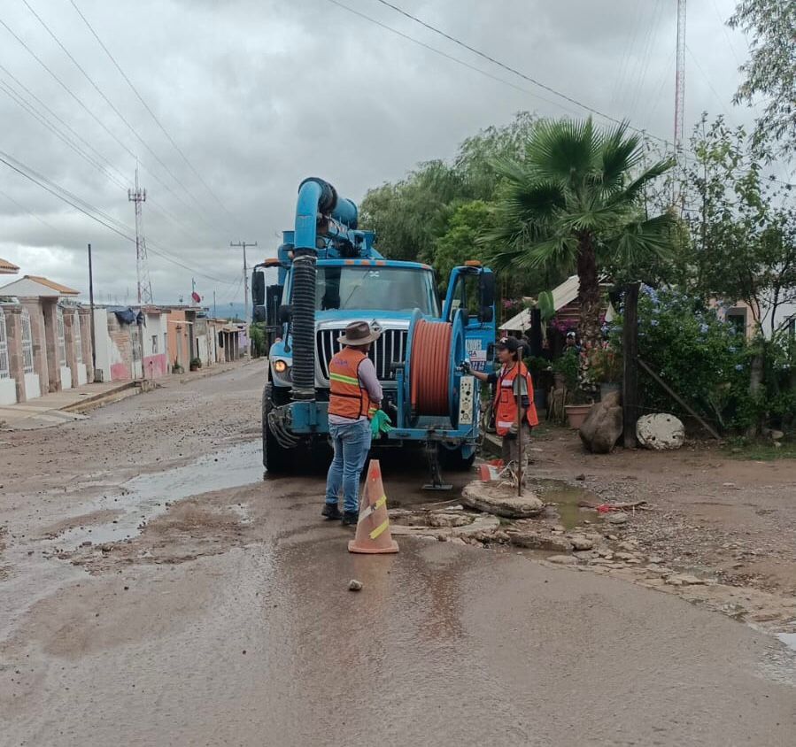 Gobierno de la Capital realiza trabajos de desazolve en comunidades de La Pila