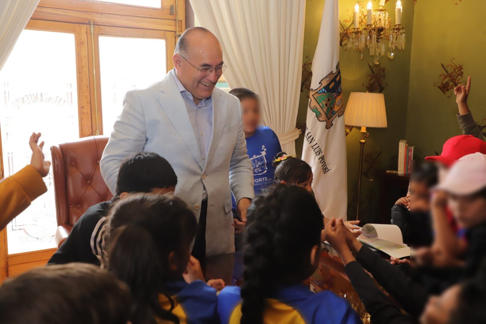 Alcalde Enrique Galindo recibió en Palacio Municipal a niñas, niños y jóvenes de Campamento Inclusivo