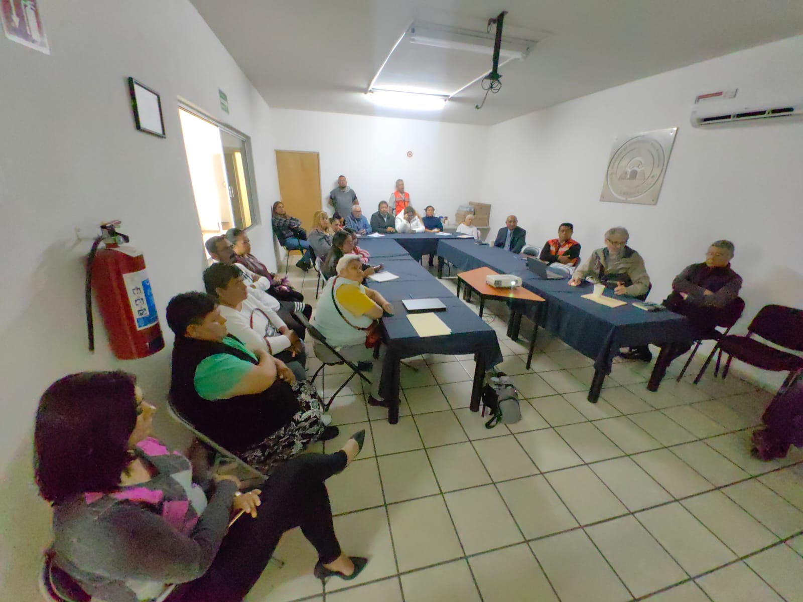 Dirección de Comercio acerca a oferentes de la Presa San José para entablar dialogo con especialistas del Instituto de Geología de la UASLP