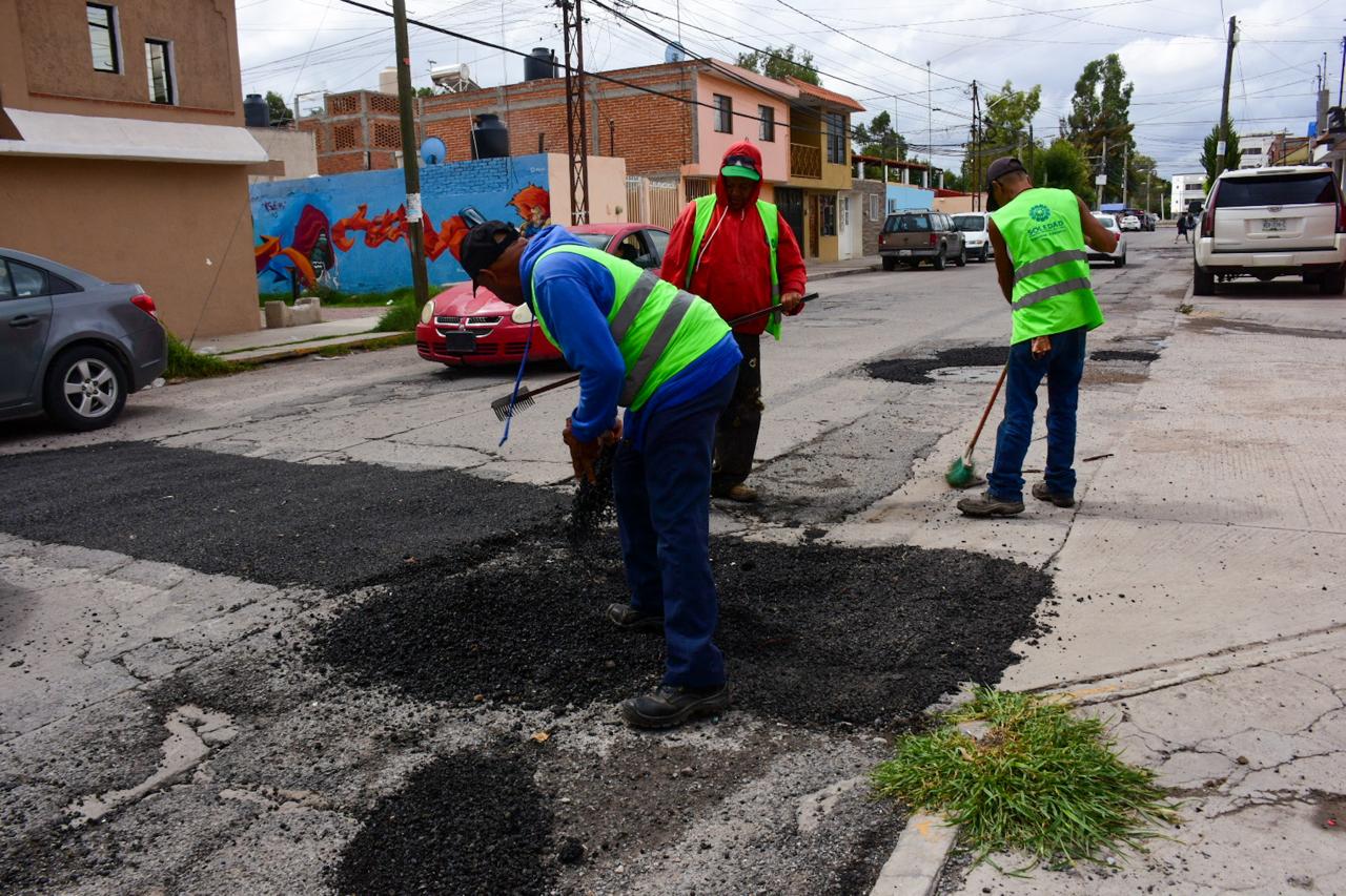 Fortalece ayuntamiento de Soledad programa permanente de bacheo