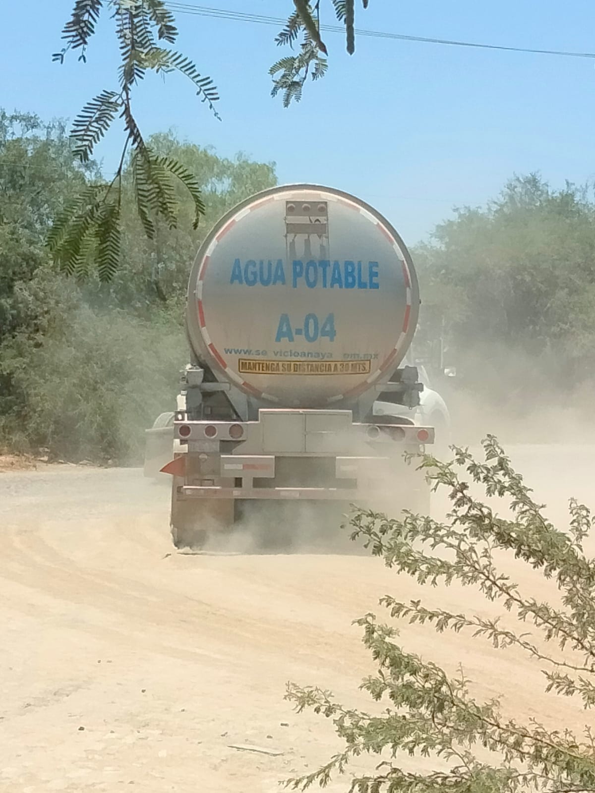 Denuncian saqueo de agua con pipas en comunidades de San Luis Potosí