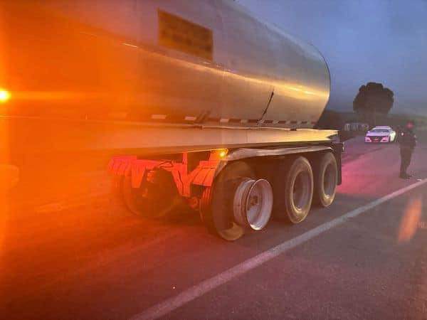 Interceptan tractocamión huachicolero con combustible ilegal en carretera a Matehuala