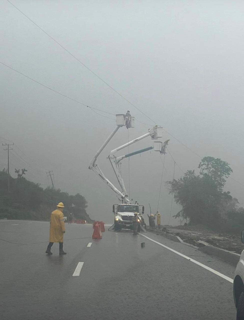 La CFE ha restablecido el suministro eléctrico al 89% de los usuarios afectados por el impacto de la tormenta tropical Chris