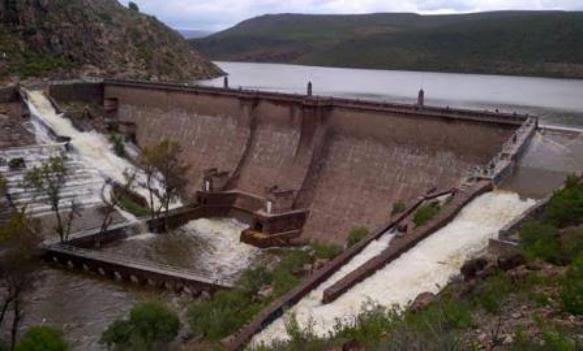 Evitar desfogue de agua de la Presa San José, tema complicado