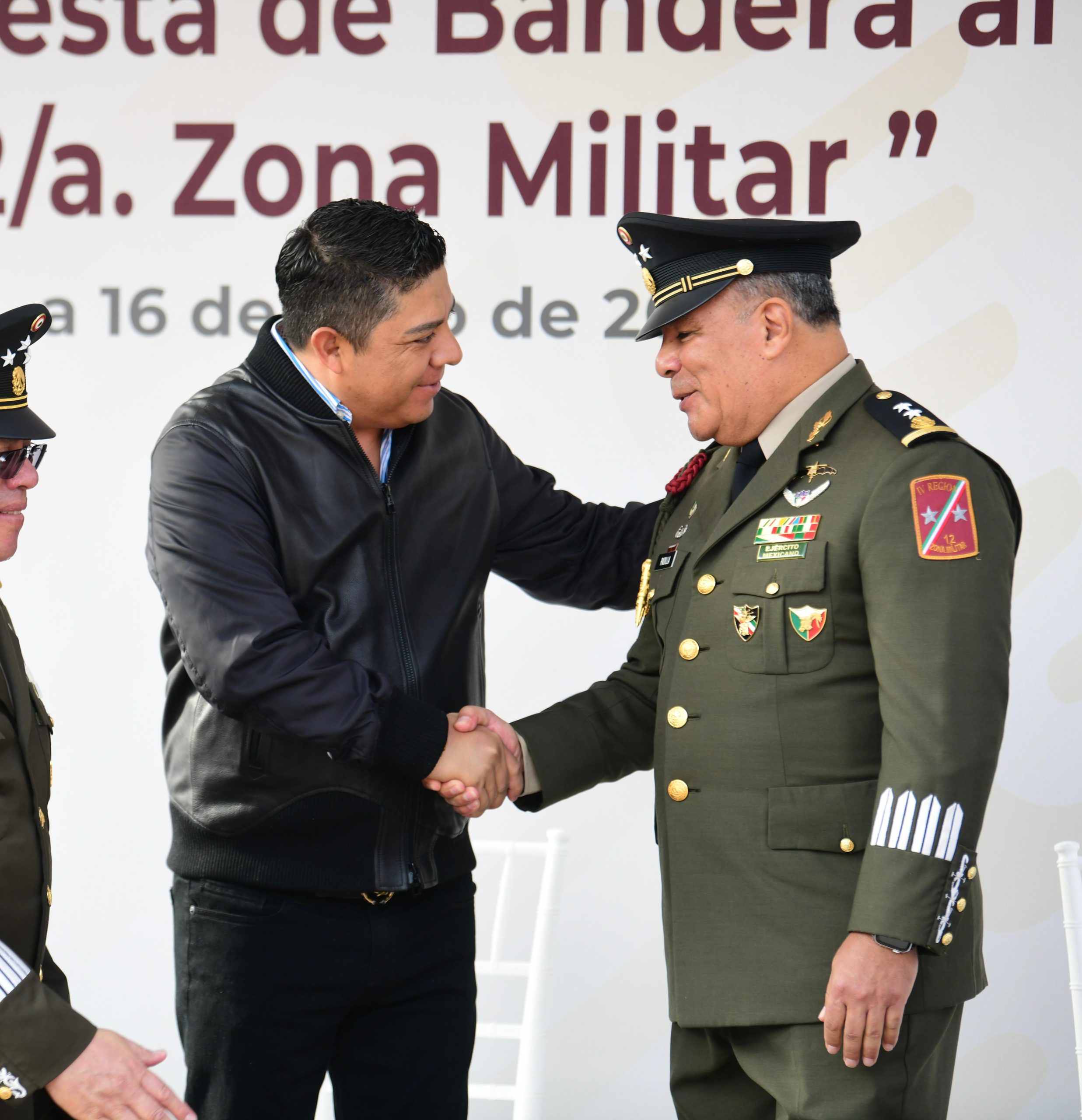 Ricardo Gallardo reconoce la destacada trayectoria de nuevo mando militar en SLP 