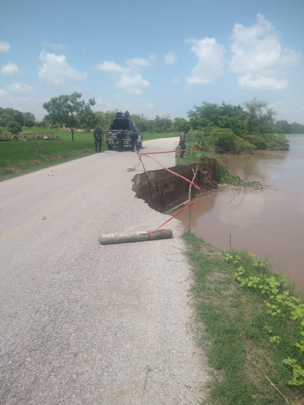 Se derrumba parte de la carretera a Tamtoc: riesgo de colapso total y afectaciones a productores y turistas