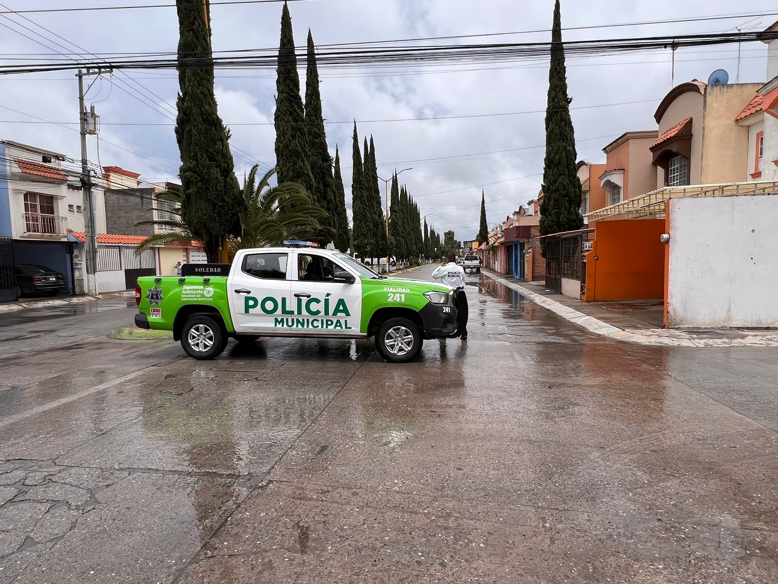 Tránsito y policía vial informa cierres en vialidades por lluvias