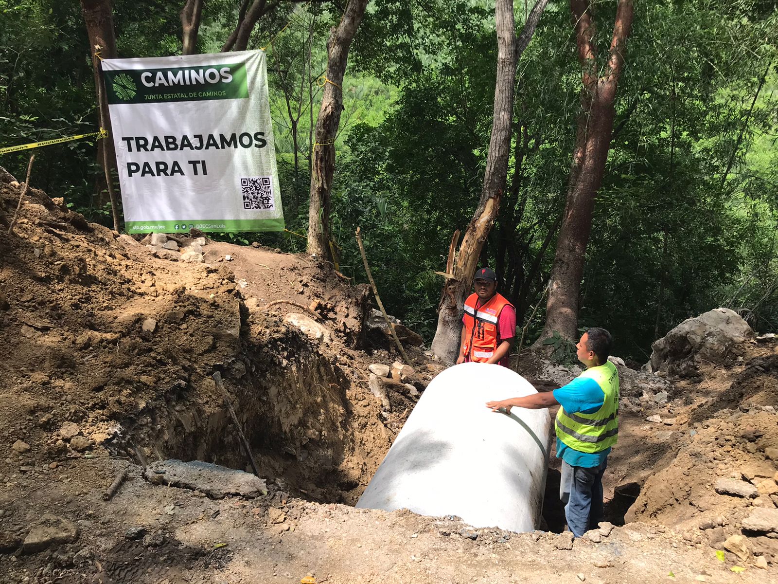 Avanza apoyo del estado para obras hidráulicas en caminos de la Huasteca