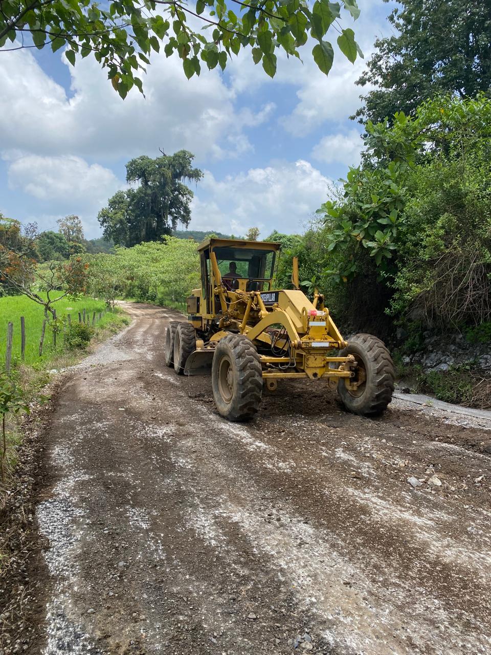 Avanza rehabilitación del camino Tamán-San Francisco, en Tamazunchale