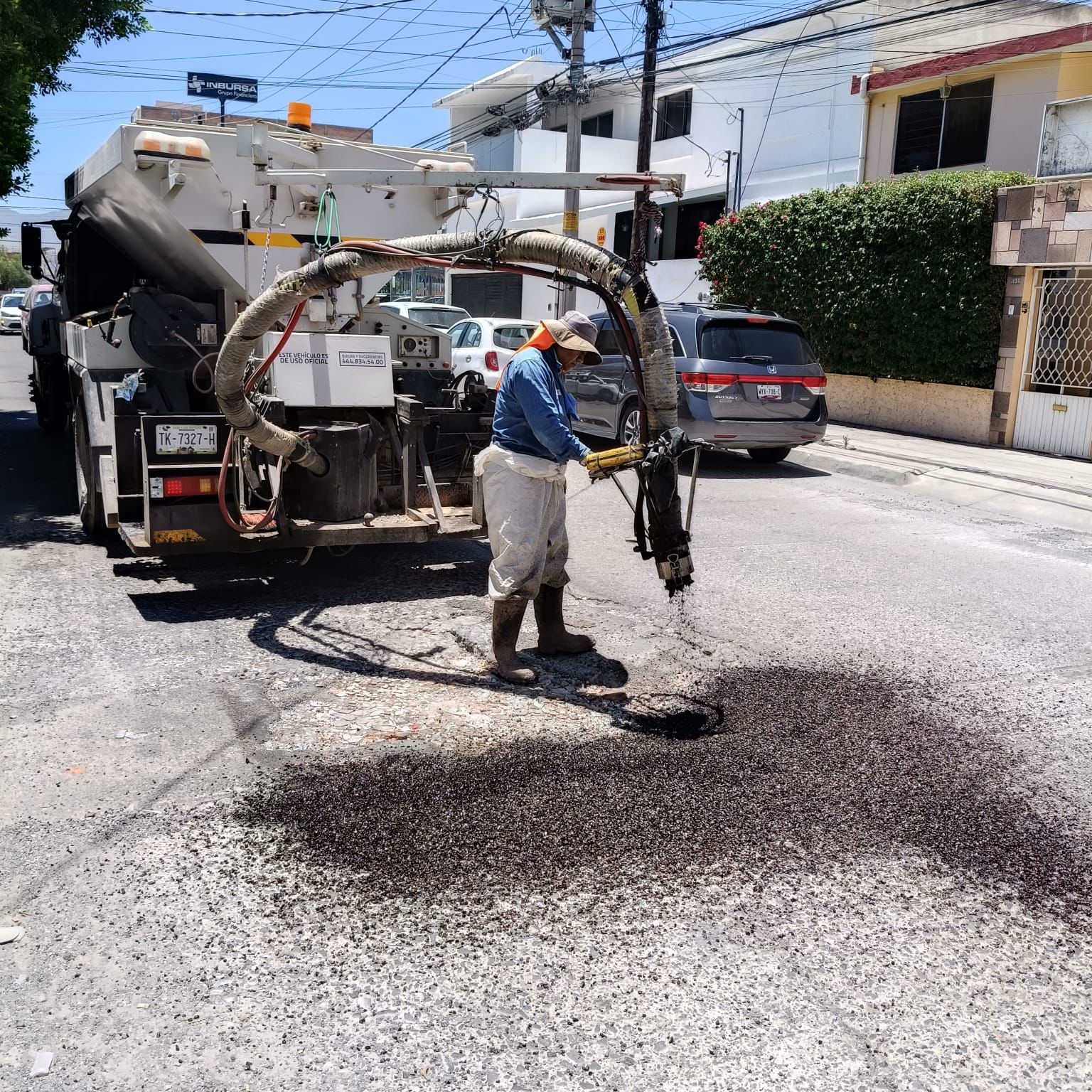 Gobierno Municipal realiza bacheo en las colonias Himno Nacional, Jardines del Estadio, Santuario, entre otras