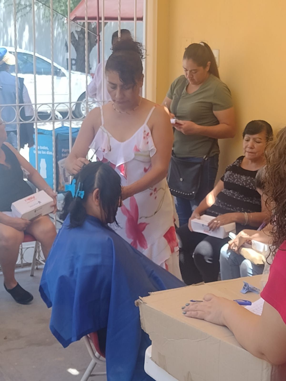 Gobierno de la Capital entrega 220 kits de belleza para fomentar el emprendimiento en los hogares de las familias potosinas