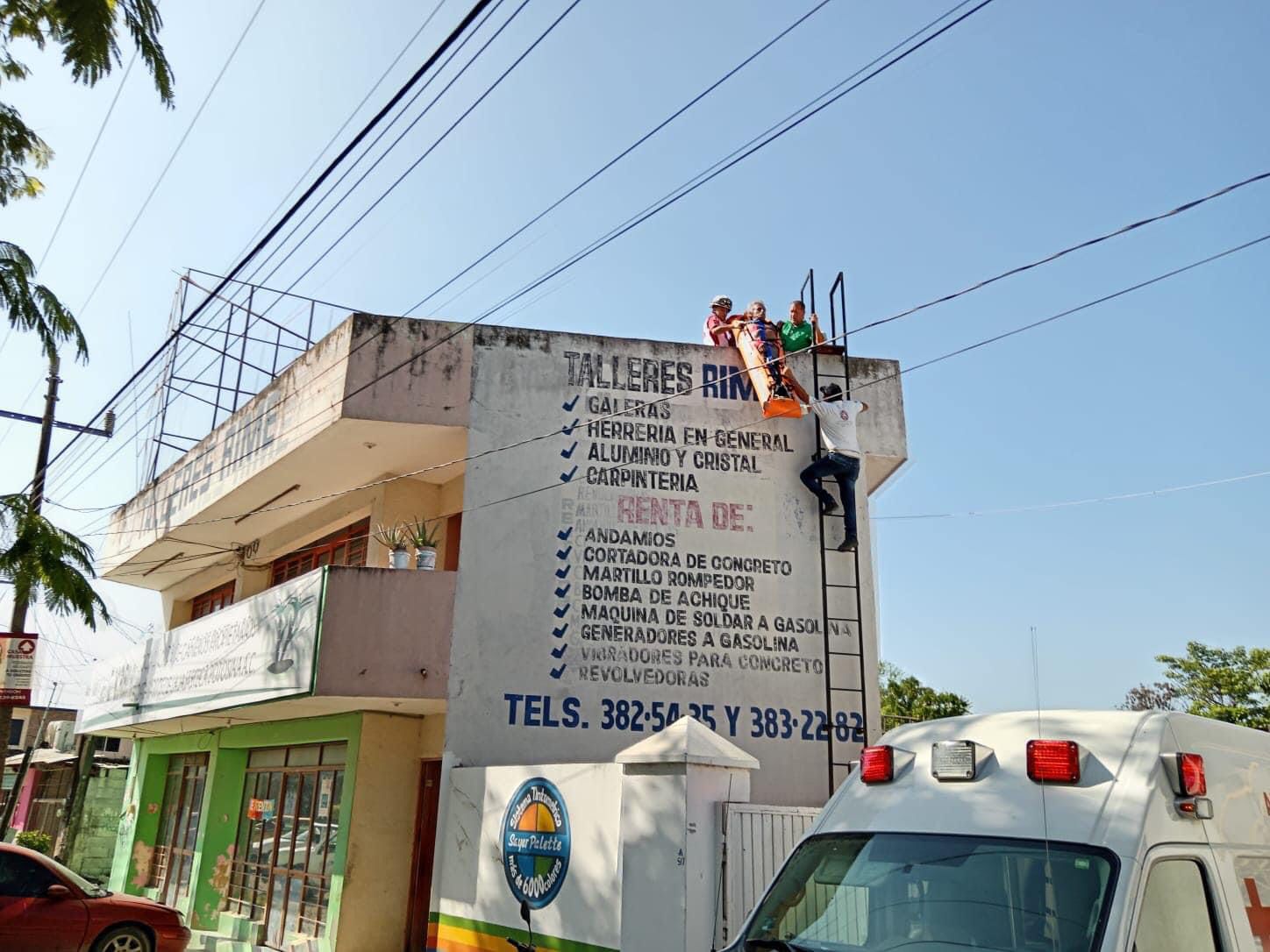 Ciudad Valles: Hombre sobrevive a descarga eléctrica mientras pintaba edificio