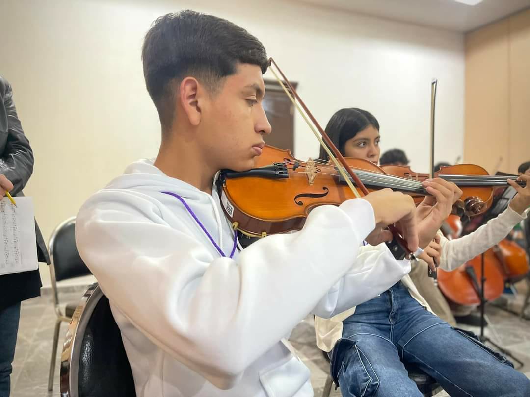 Emmanuel Velázquez: joven promesa de Villa de Reyes en la Orquesta Infantil de México 2024