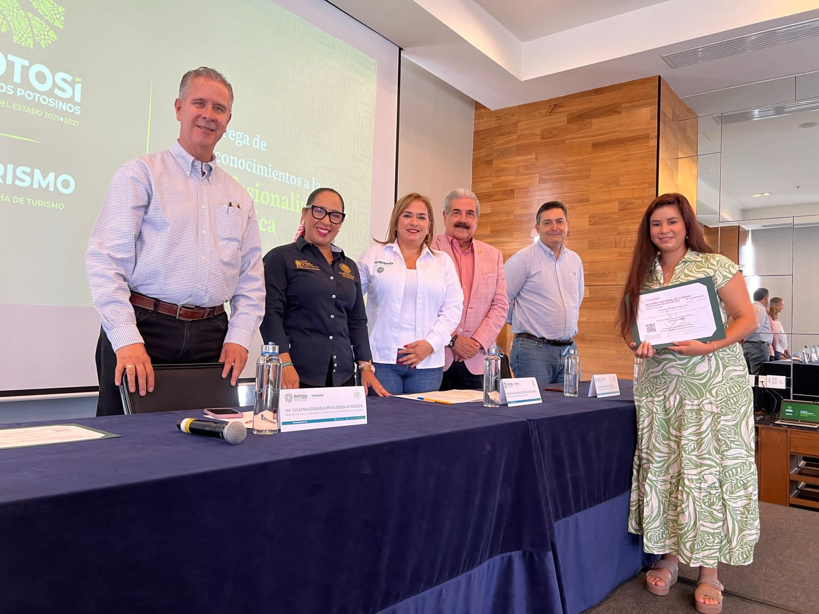 Gobierno estatal entrega certificación turística a empresas y guías