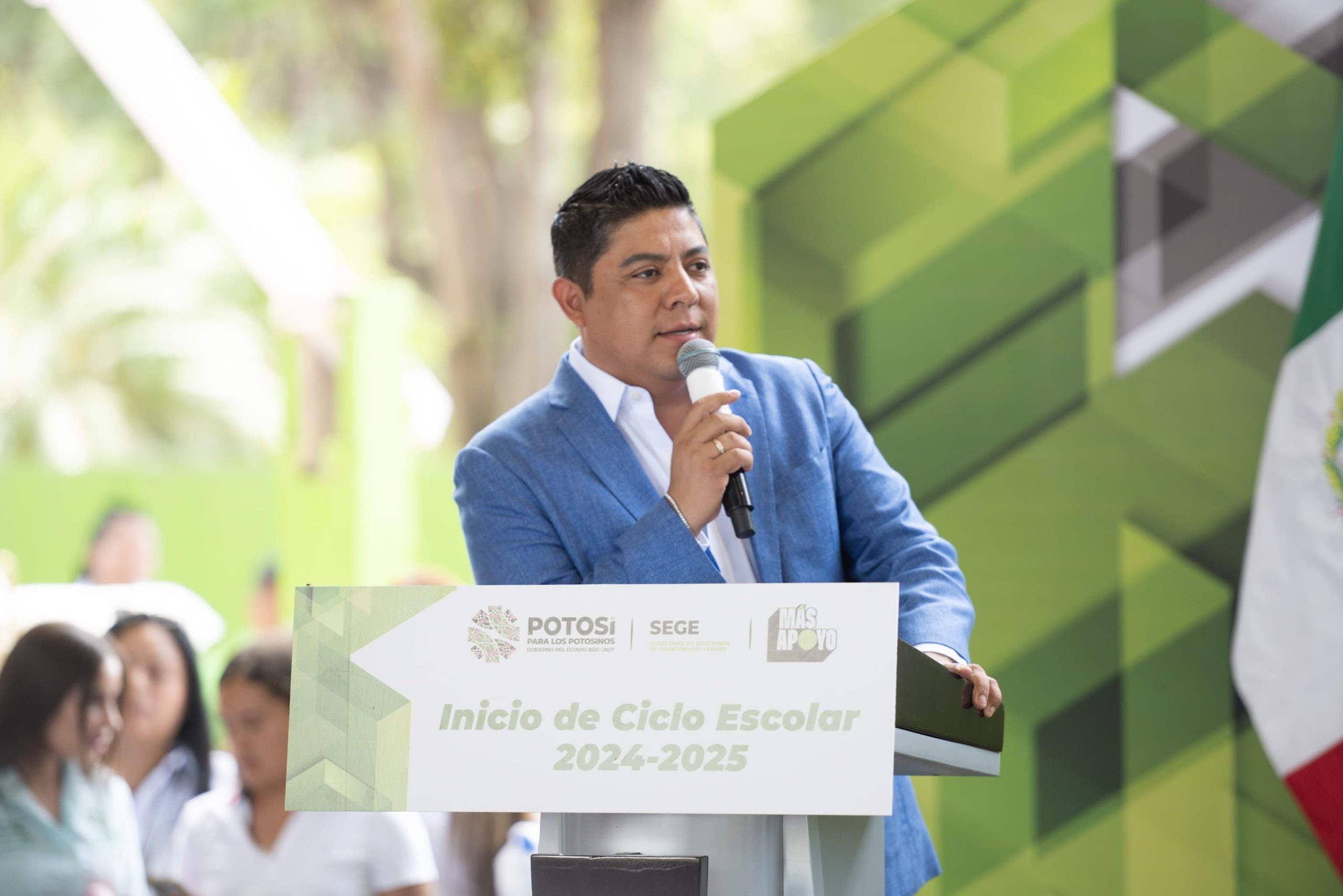 Ricardo Gallardo anuncia más de 220 millones en apoyo a docentes