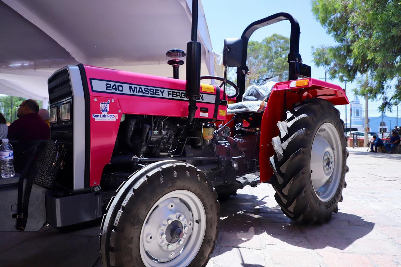 Con el programa Mujeres al Tractor, Rompiendo Paradigmas, el Gobierno de la Capital da impulso a las mujeres de la zona rural