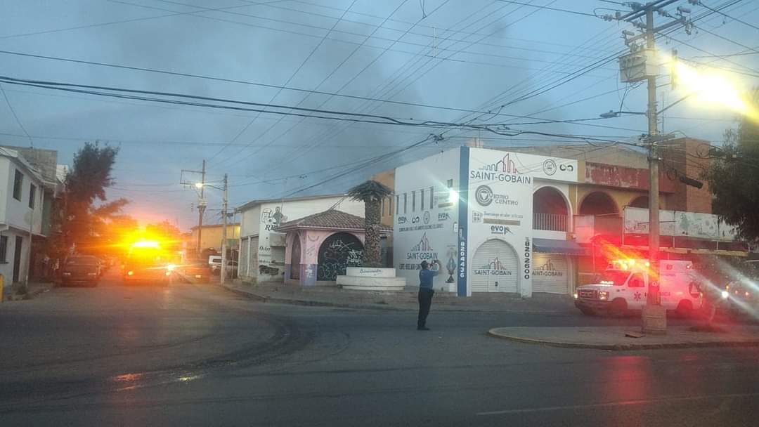 Incendio consume tres locales en mercado Juárez