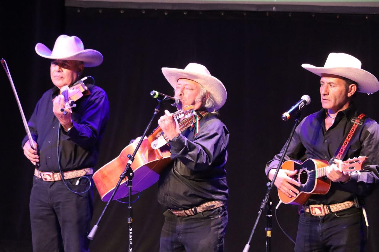 🎶🎤 Homenaje al Doctor Chessani El Gobierno estatal, junto a la Secretaría de Cultura y el Comité “Amigos de Chessani”, celebran la trayectoria de Elías Naif Chessani por su difusión de la música tradicional. 👏🏼🎻 #Cultura #MúsicaTradicional #DoctorChessani #Homenaje