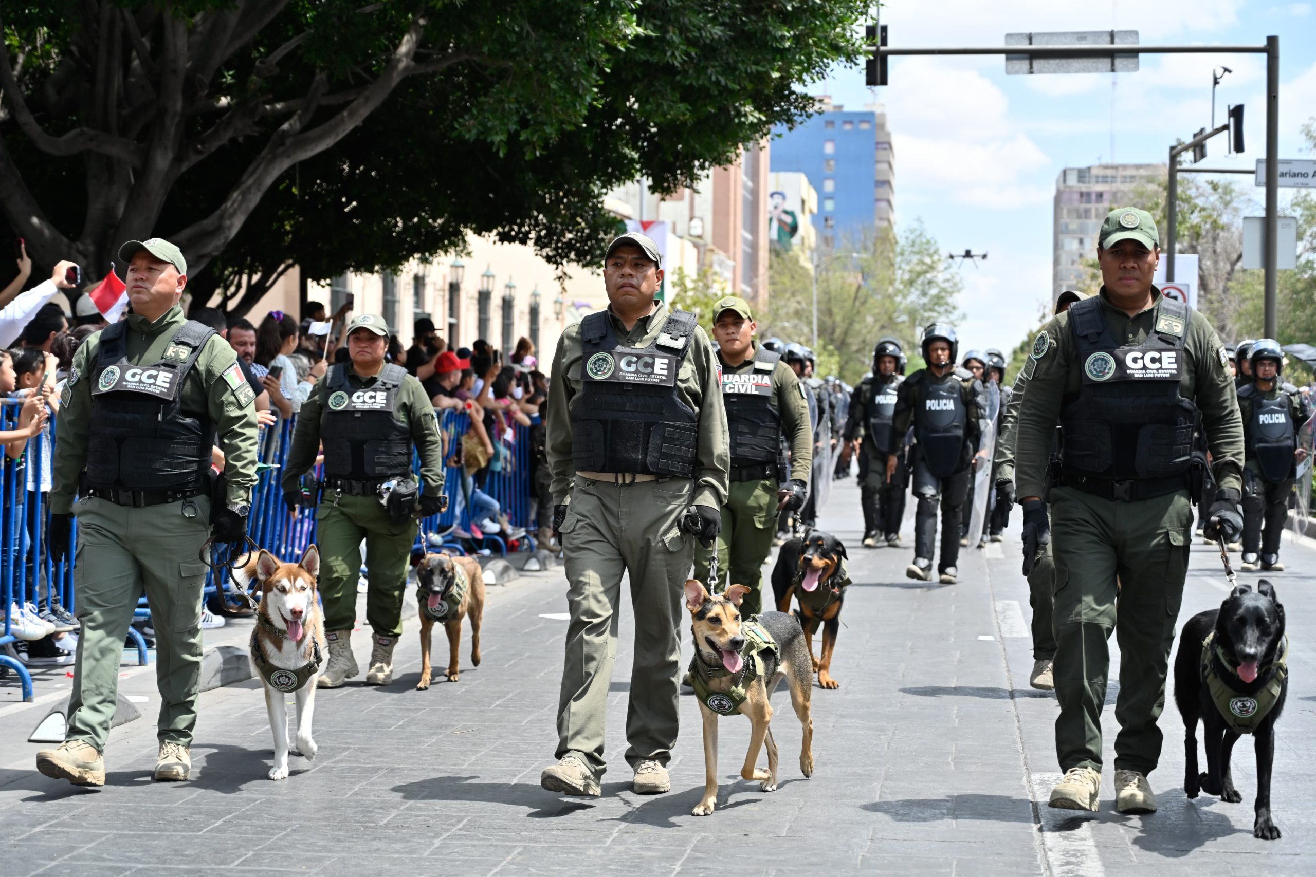 Invita gobierno estatal al desfile de la independencia