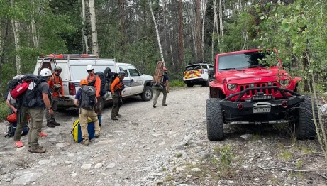 Rescatan a Hombre Perdido en Montaña de Colorado Tras Tormenta y Abandono Involuntario