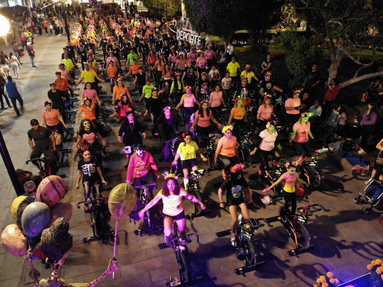 Exitosa súper clase de spinning con temática “catrina” organizó Deporte Municipal