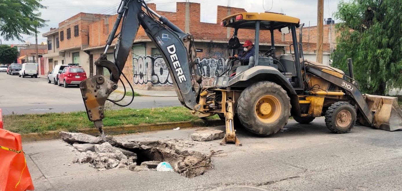 Gobierno de la Capital repara red de drenaje donde se registran colapsos y daños en el pavimento