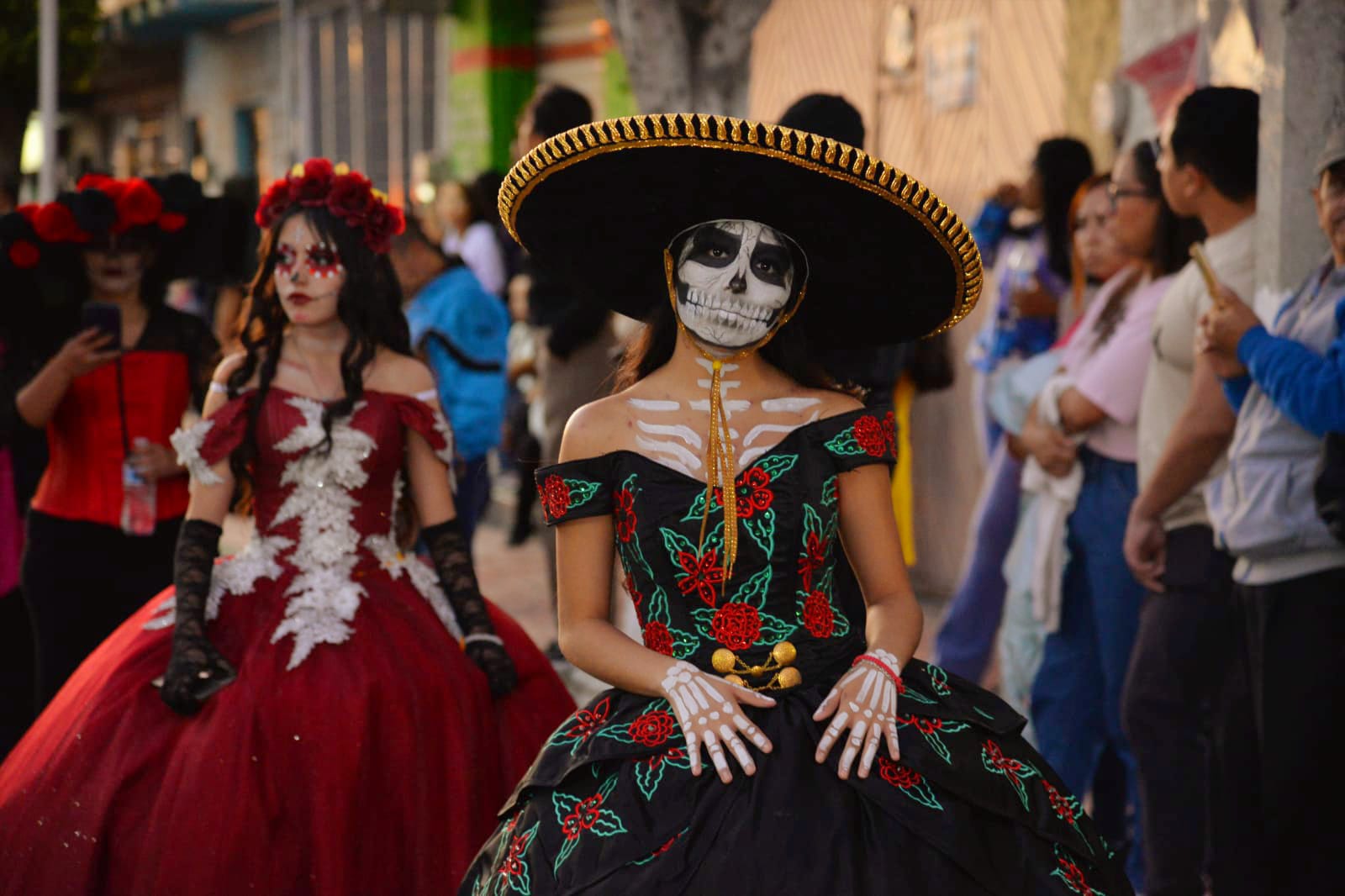 Desfile "Xantolo" en Soledad sorprendió y cautivó a miles de familias durante alegre recorrido