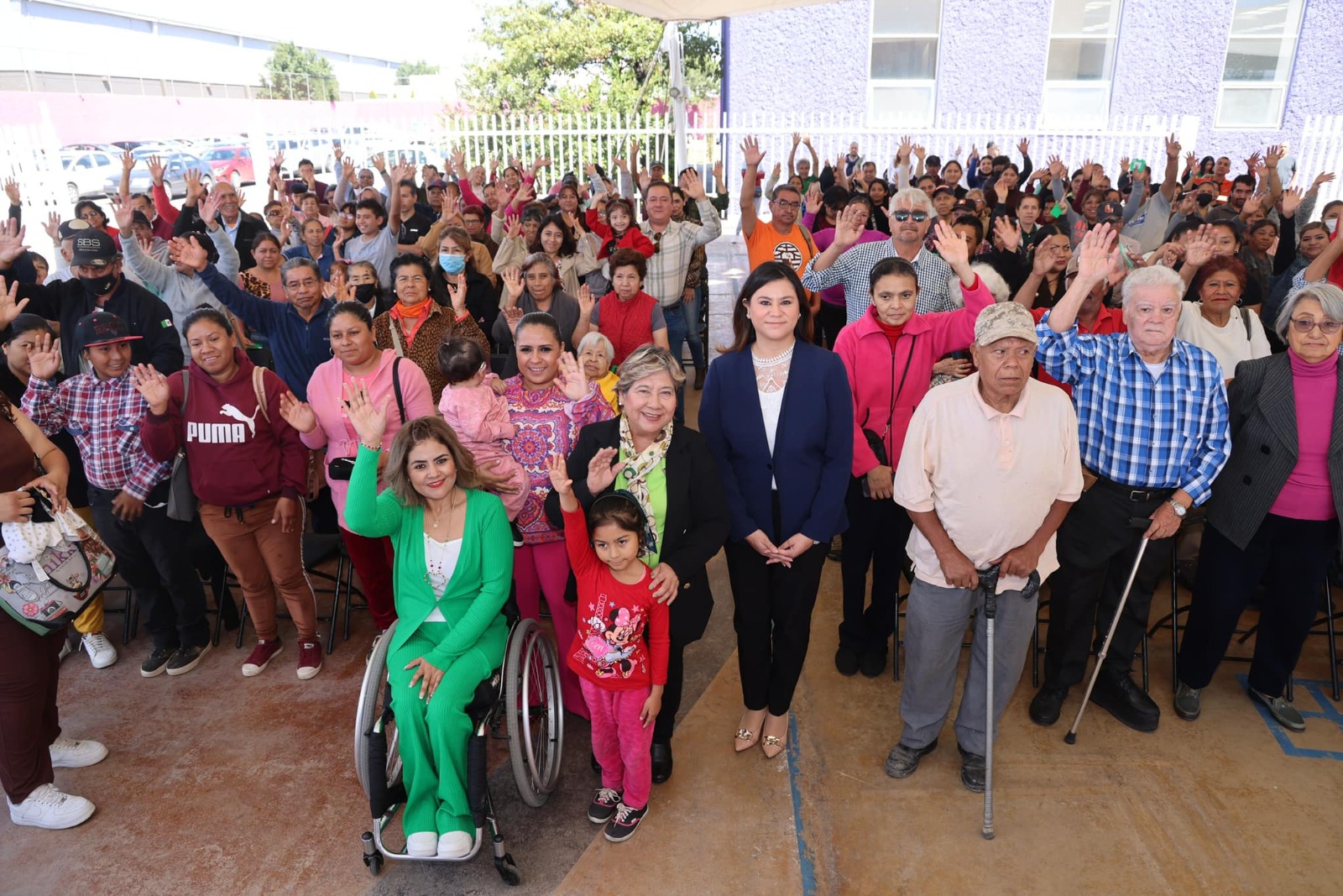 Gobierno del estado entrega auxiliares auditivos a pacientes del CREE