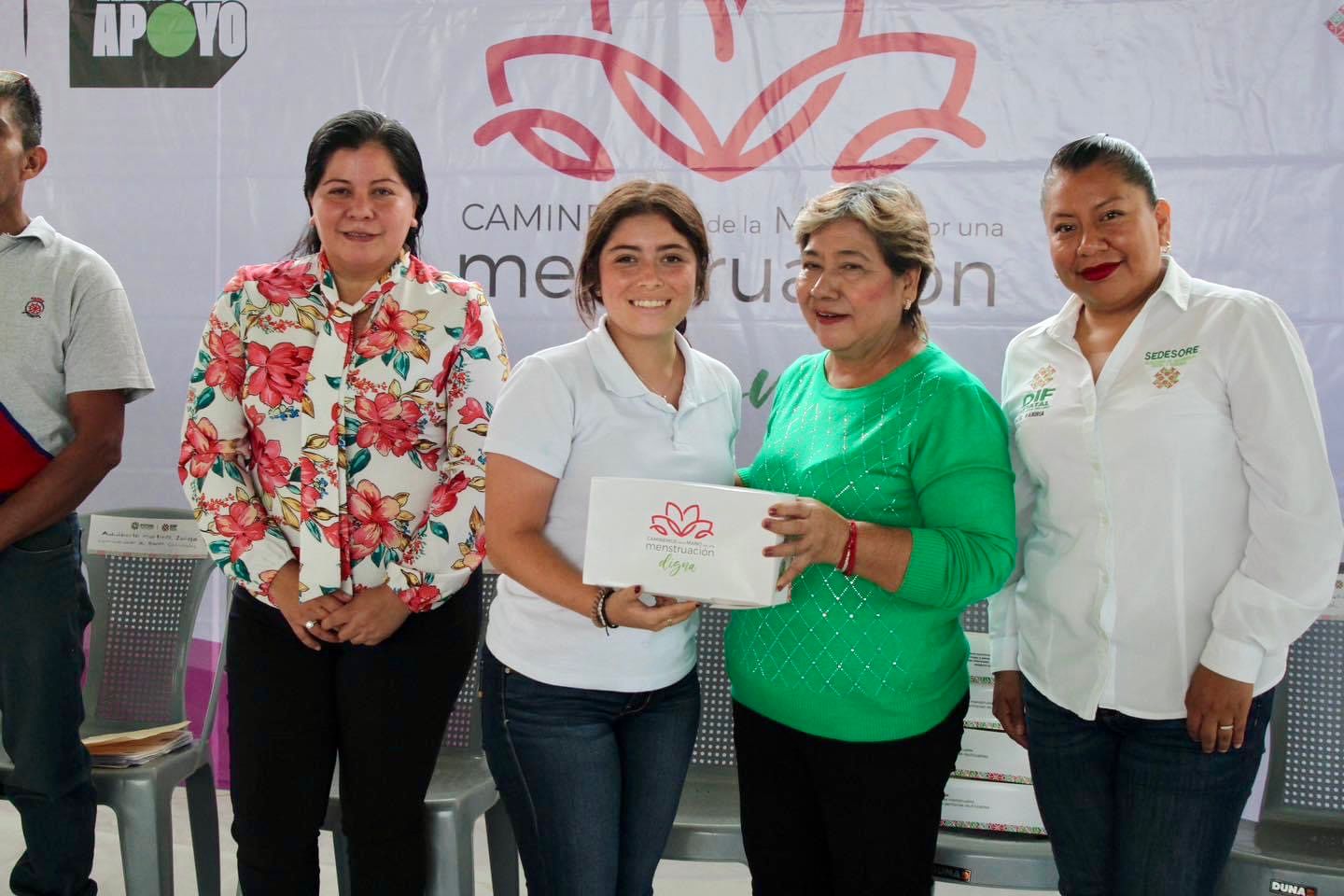 Gobierno estatal entrega kits de menstruación digna en comunidades