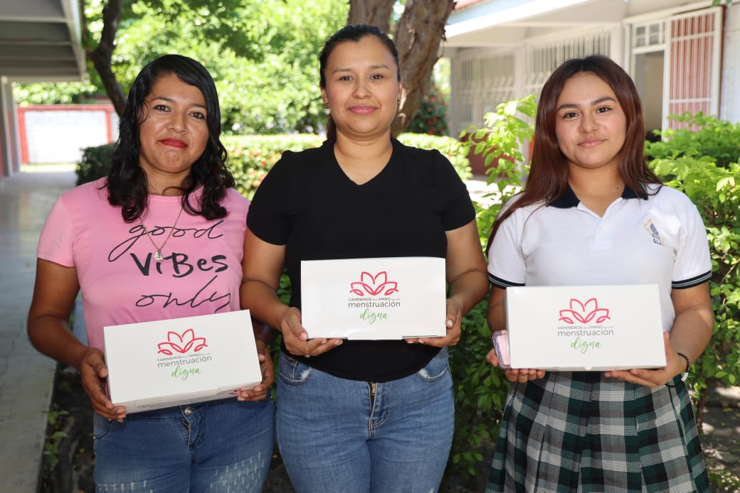 Gobierno estatal lleva kits menstruales a mujeres de Ciudad Valles y Tamasopo