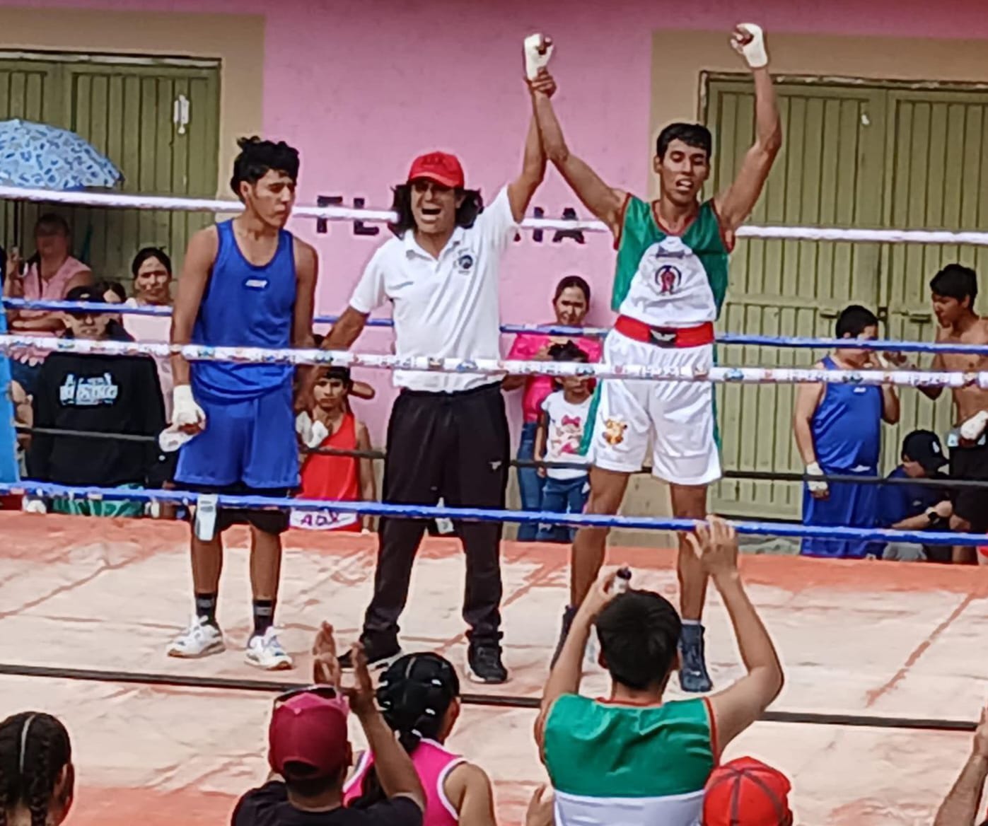 Concejo municipal de pozos invitan a clases de boxeo